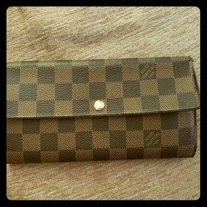 Louis Vuitton Wallet (authentic)